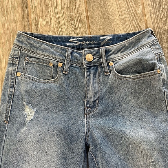 Seven7 jeans with floral stitching - Picture 3 of 7